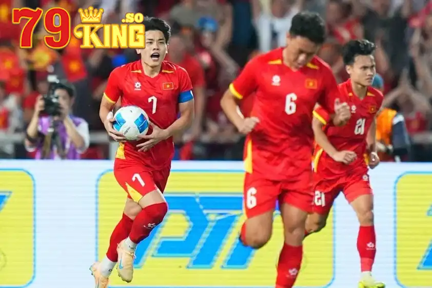 Đình Bắc rút ngắn tỉ số xuống còn 1-2 cho U22 Việt Nam ở đầu hiệp 2 Đình Bắc rút ngắn tỉ số xuống còn 1-2 cho U22 Việt Nam ở đầu hiệp 2