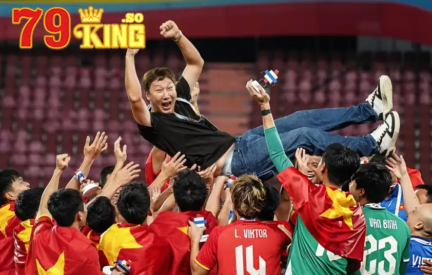 Truyền thông Hàn Quốc hết lời ca ngợi thành tích của HLV Kim Sang Sik