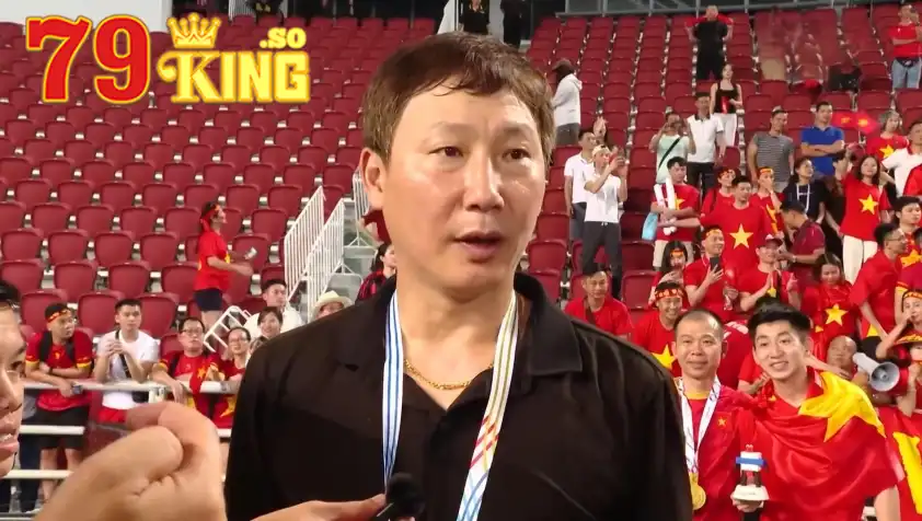 HLV Kim Sang Sik xúc động sau chức vô địch SEA Games 33 HLV Kim Sang Sik xúc động sau chức vô địch SEA Games 33